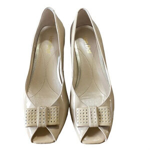 Van Dal Nude Patent leather wedges size 6.5